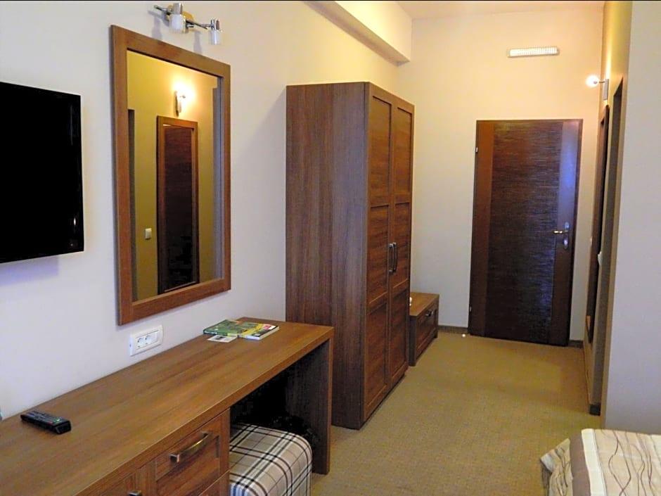 Emka Hotel 26/32