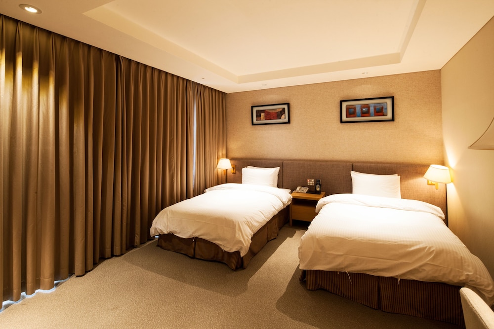 Superior, Family, Twin Beds