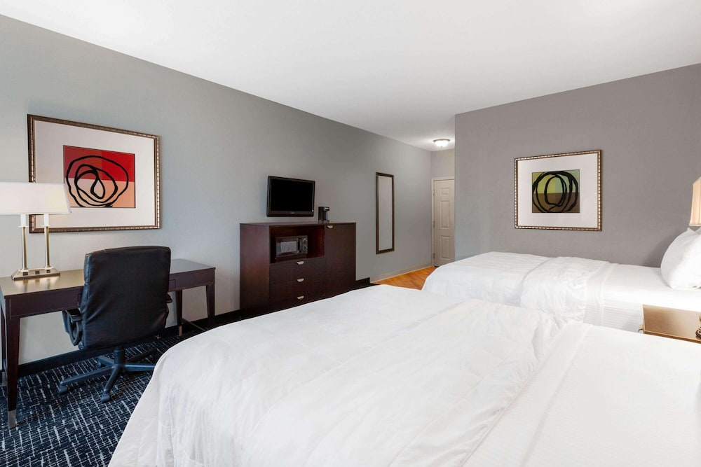 La Quinta Inn And Suites By Wyndham Lumberton 14/59