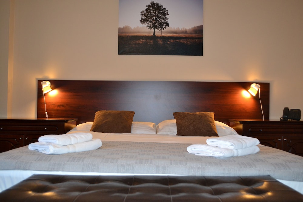 Greenwood Hotel 4/50