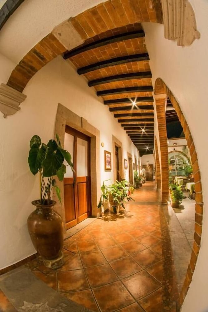 Meson de Los Remedios Hotel 9/56