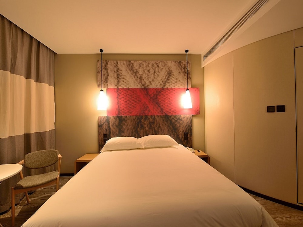 IBIS Shanghai New Hongqiao Hotel 24/68