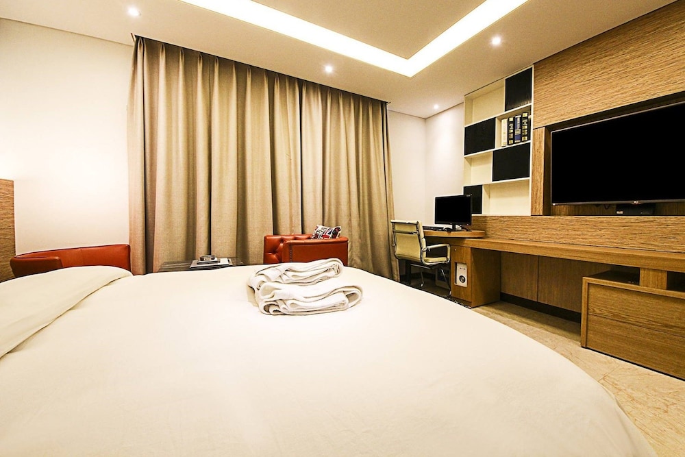 DELUXE, TWIN BEDS