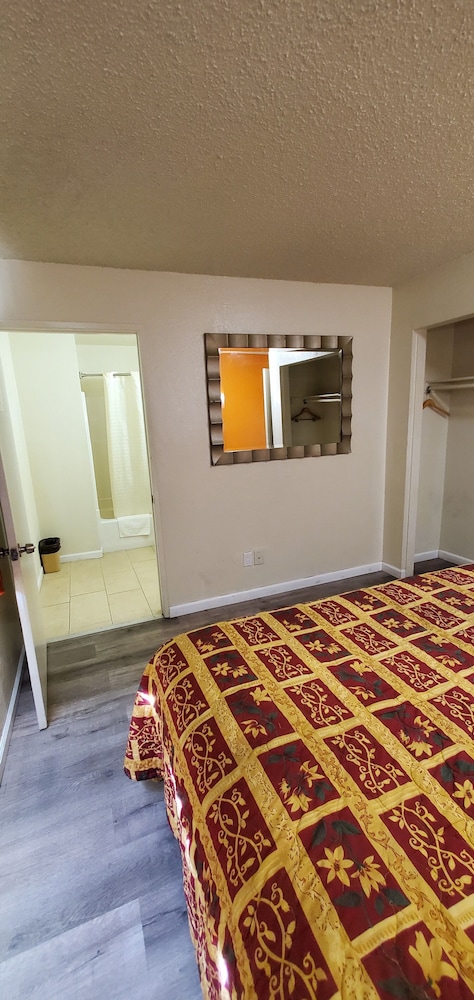 Anaheim National Inn 14/72