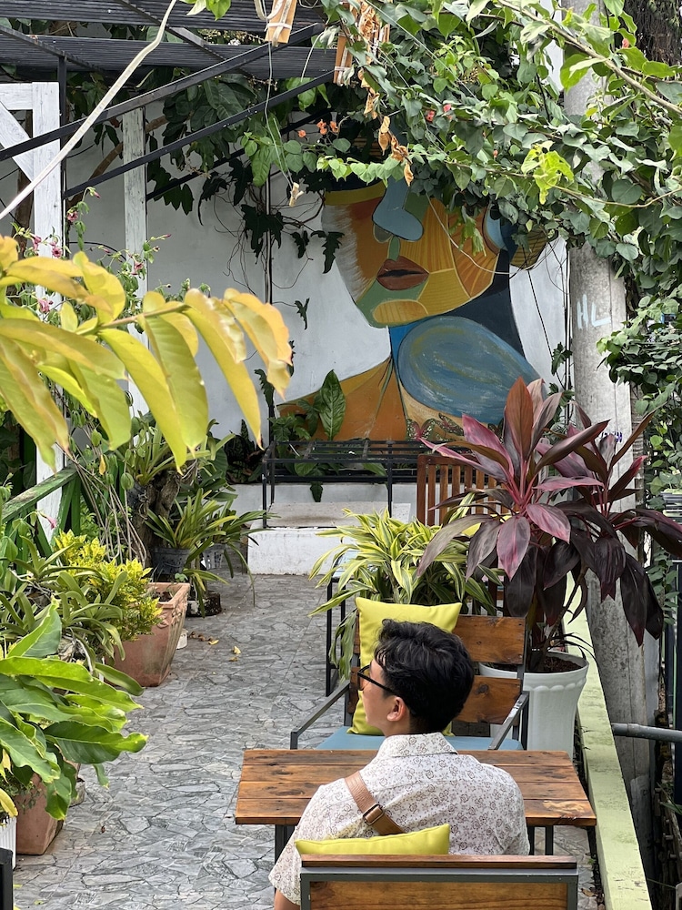 Coco Valley Hotel & Restaurant 56/64