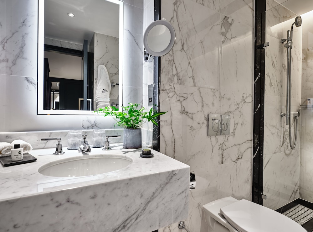 The Mayfair Townhouse – an Iconic Luxury Hotel 11/66