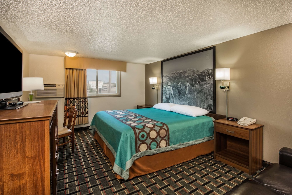 Super 8 by Wyndham Pueblo 19/42