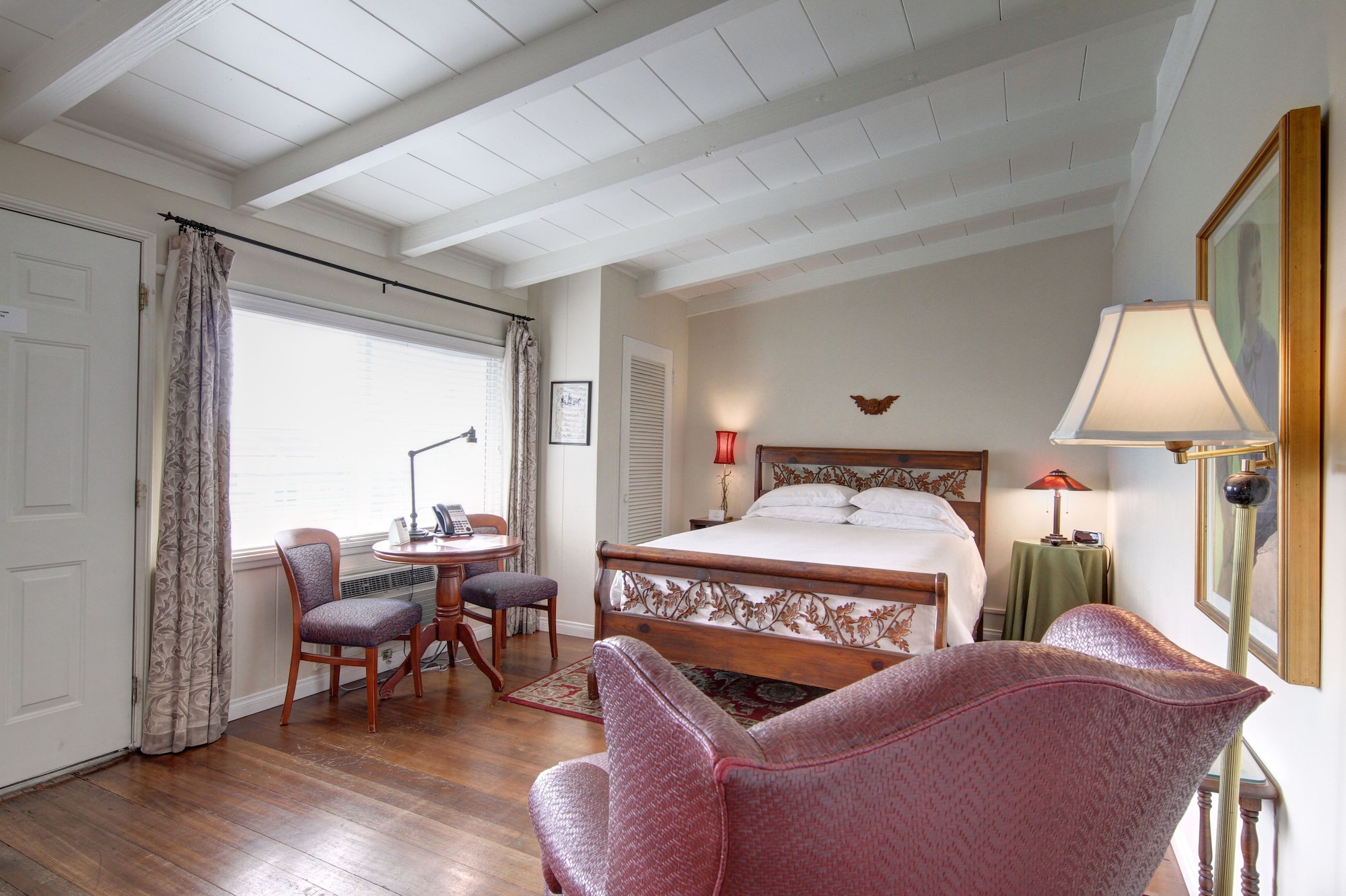 Room, Queen Bed, Kitchenette