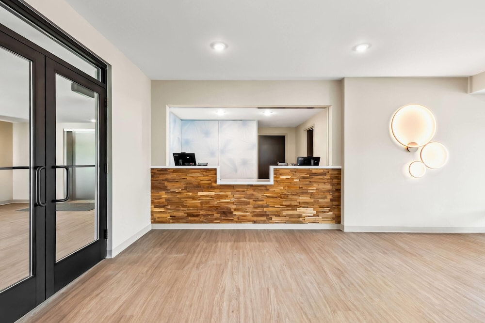 ECHO Suites Extended Stay by Wyndham Reno 14/72