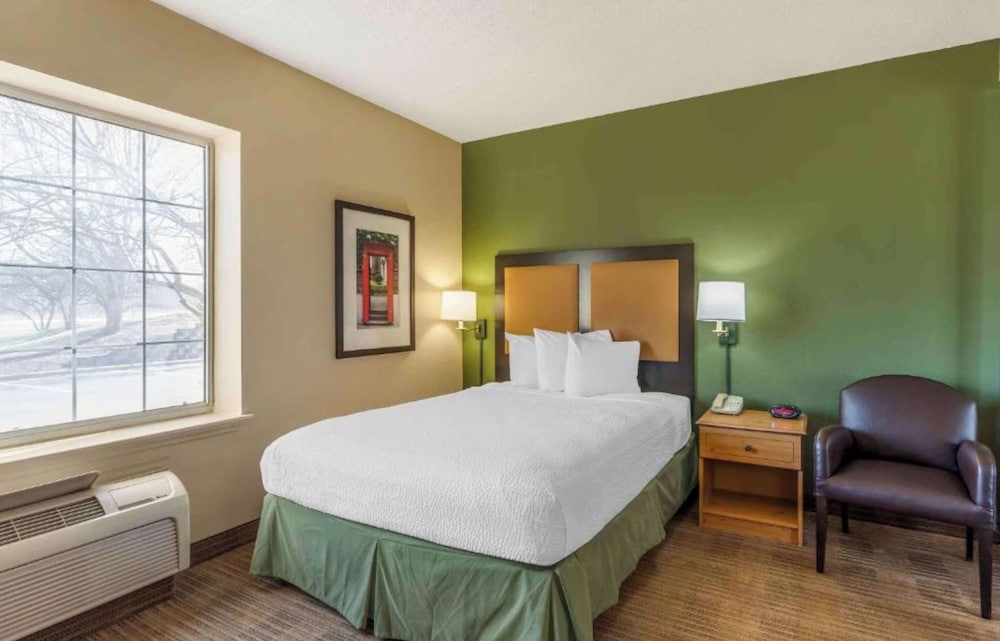 Studio 6 Extended Stay Chicago Vernon Hills Lincolnshire IL 11/58