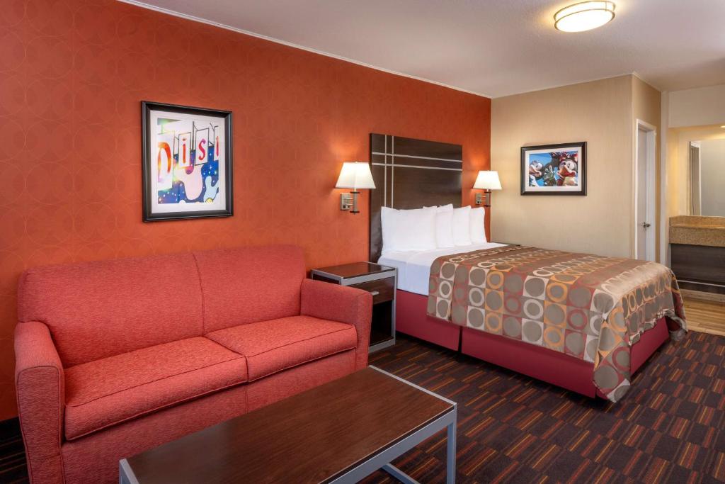 Kids Suite, 2 Rooms, Suite, Bunk Bed, 3 Beds, Queen Bed, Sofa