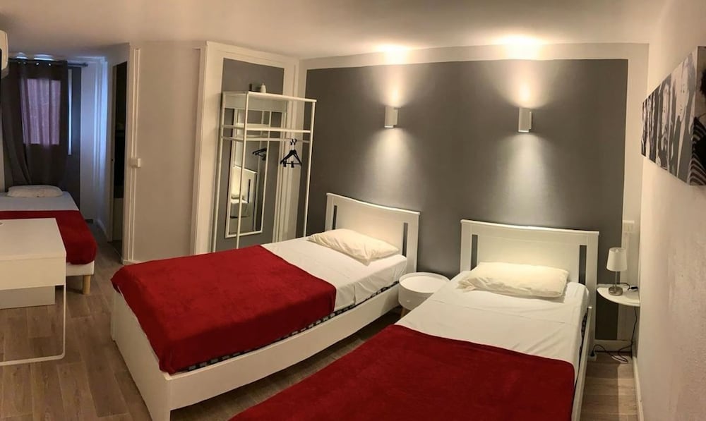 Aix Hotel 5/50