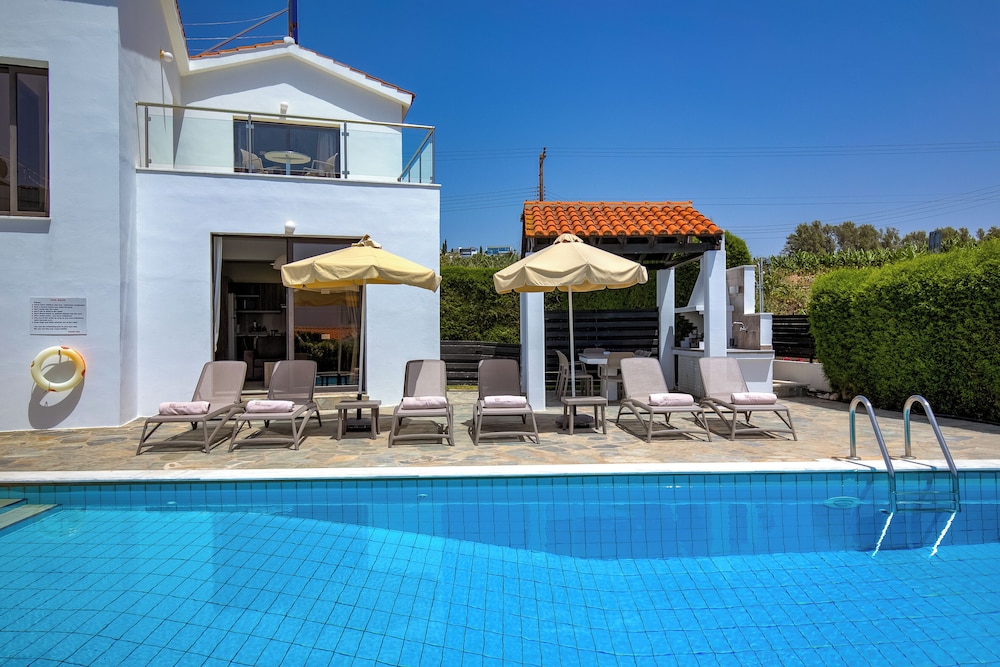 Platzia Beach Villas 2/35