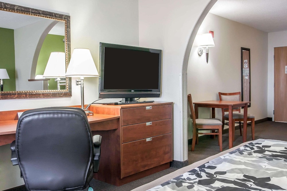 Sleep Inn and Suites Conference Center And Water Park 40/52