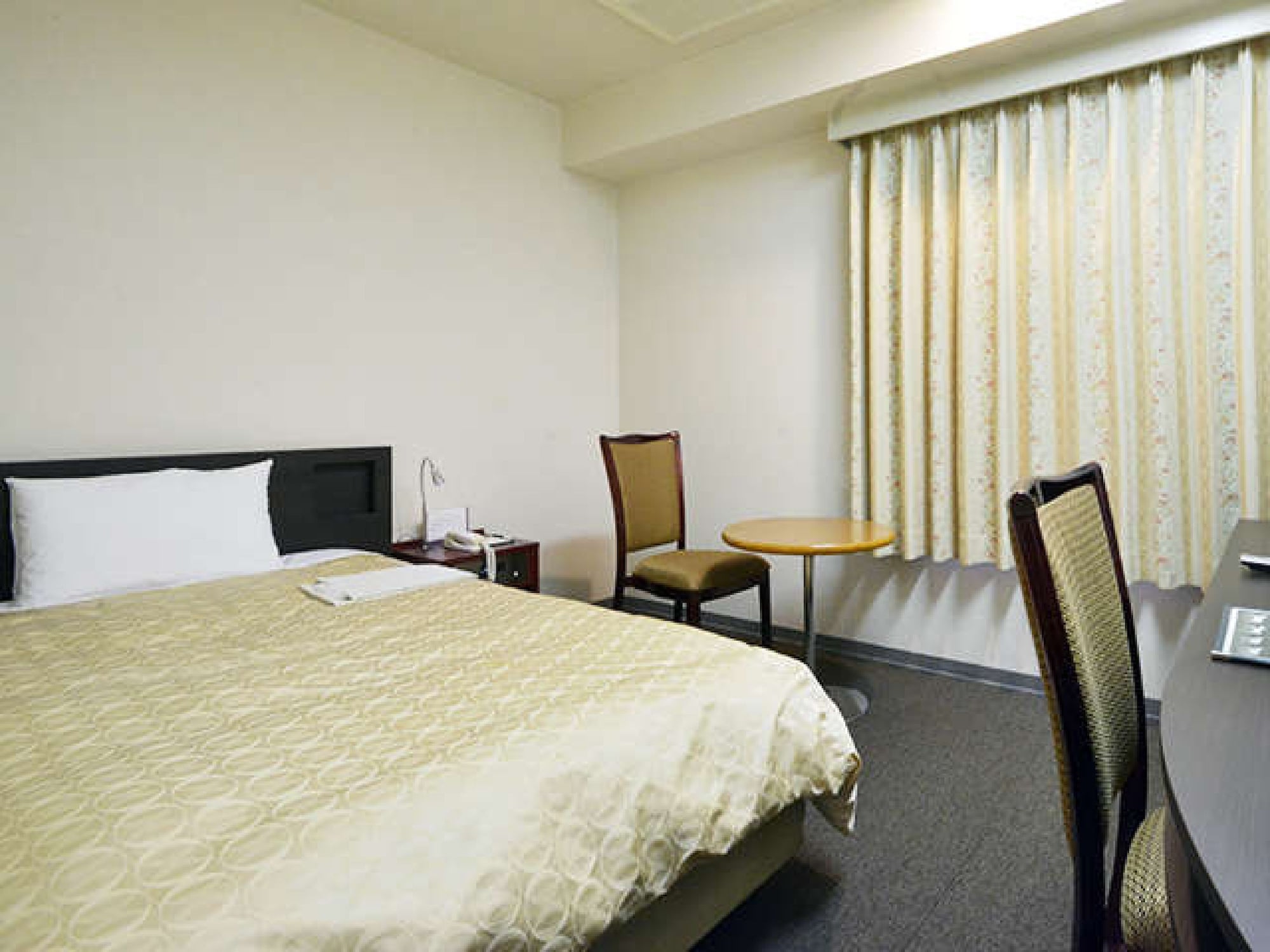 SEMI ROOM, SEMI DOUBLE BED