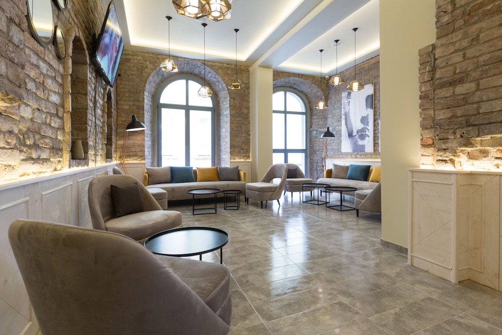 Marquise Hotel 35/49