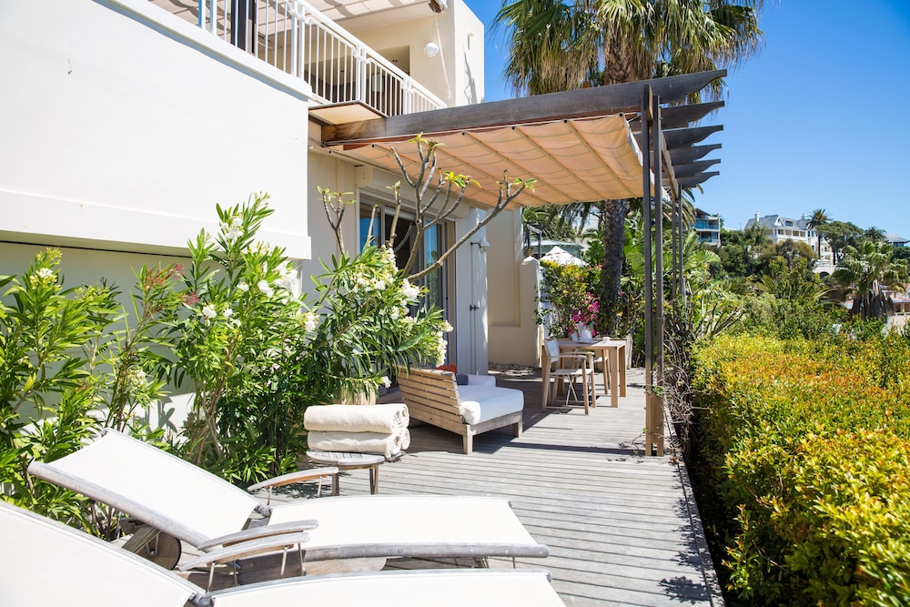 Compass House Boutique Hotel 43/48