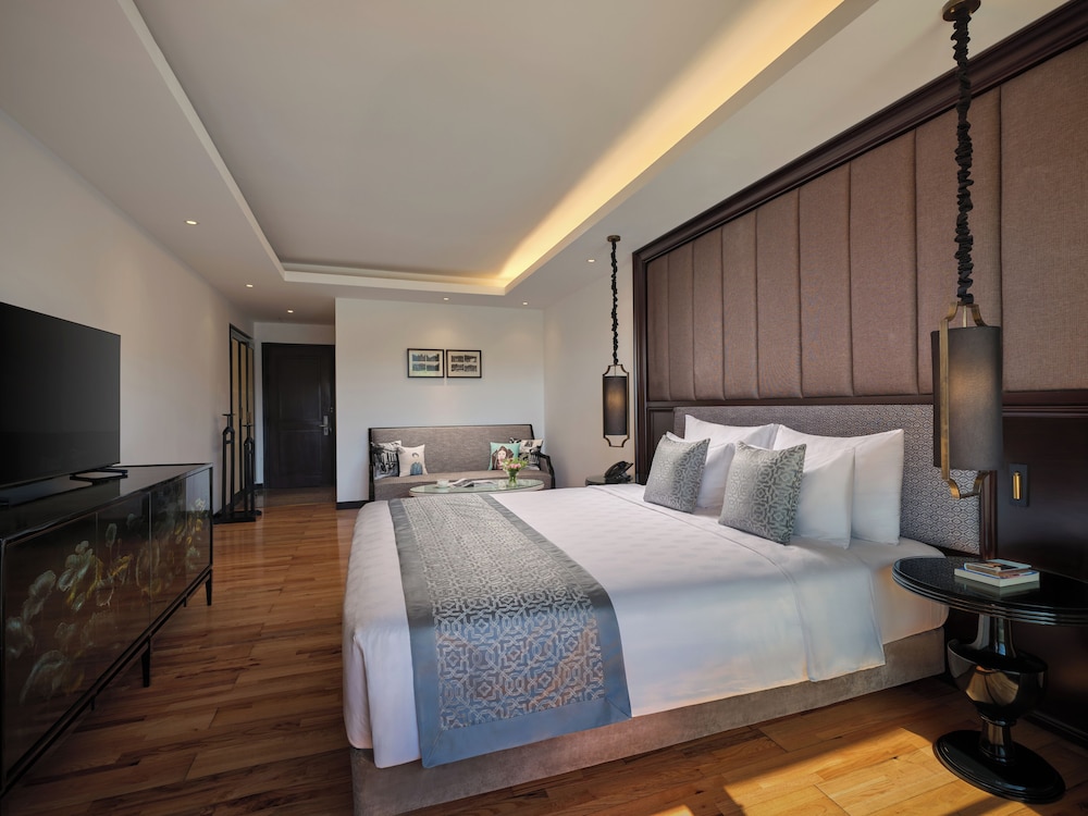 DELUXE, DOUBLE BED