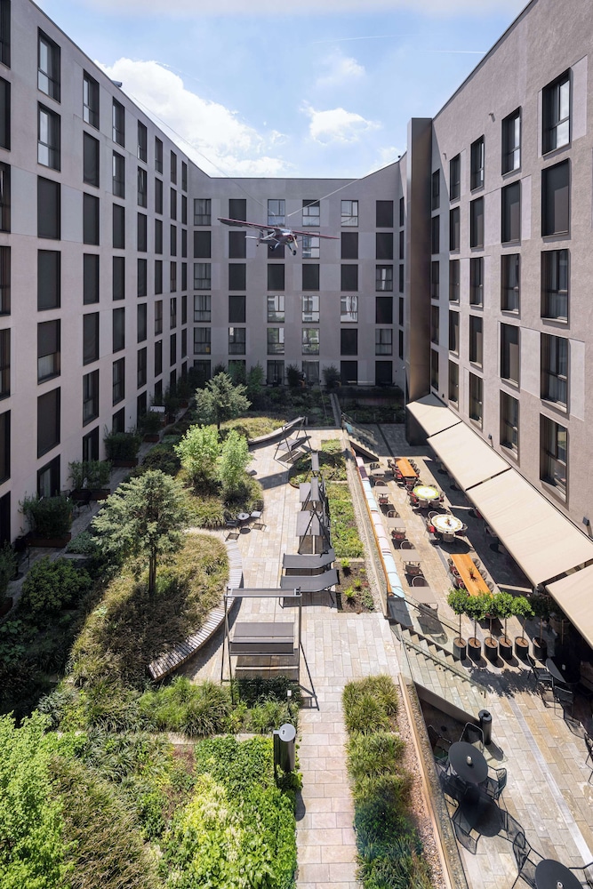 Radisson Hotel & Suites Zurich 46/50
