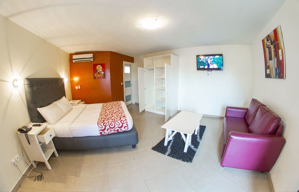 SUPERIOR, SUITE, JETTED TUB