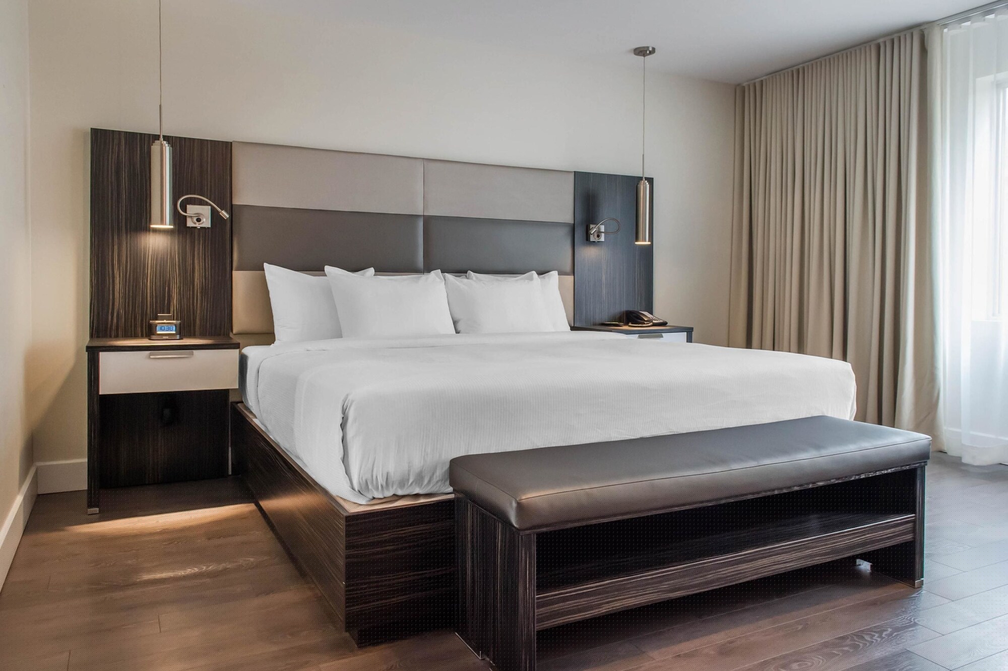 Efficiency, Suite, King Bed, Sofa