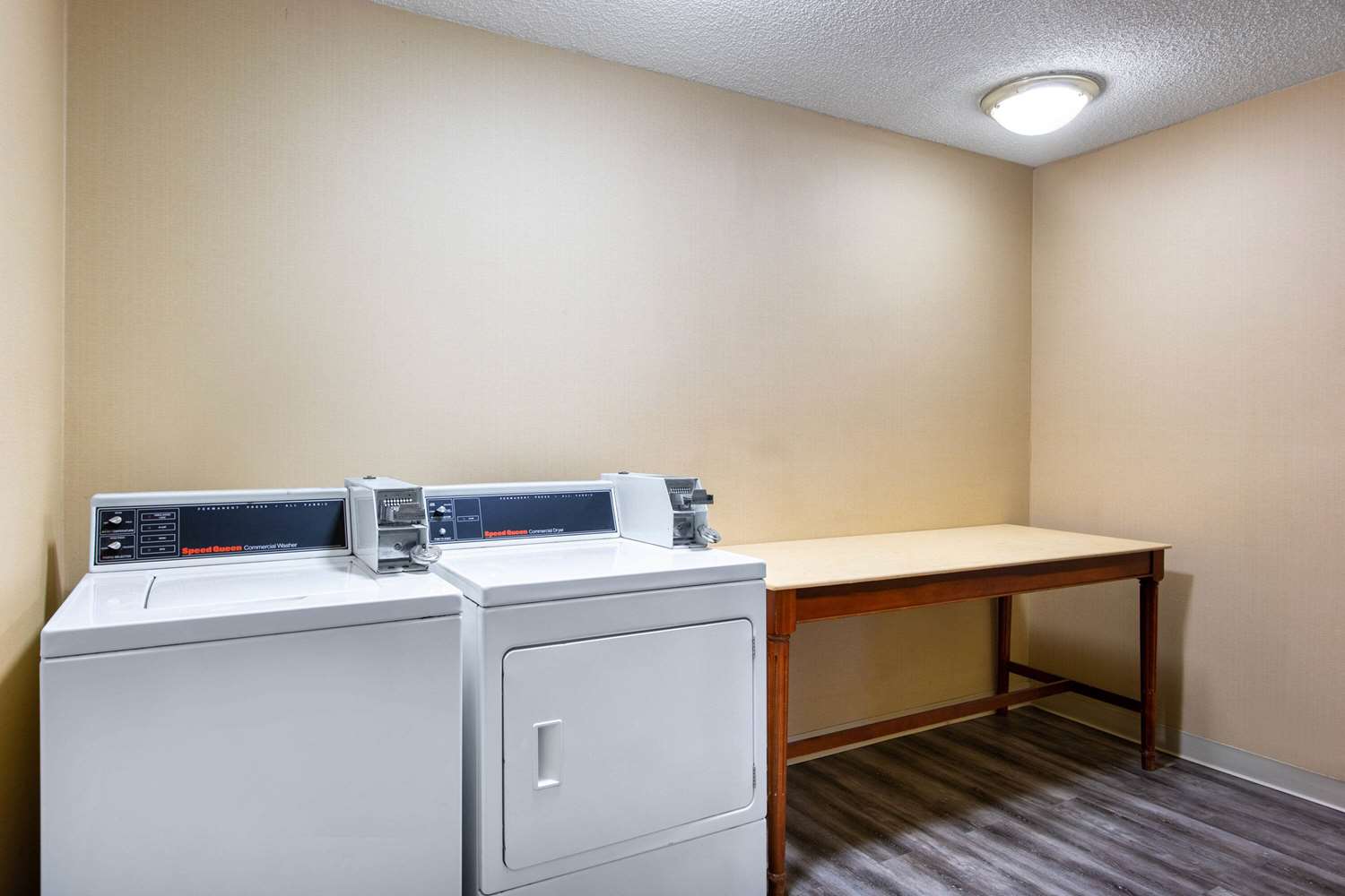 Super 8 By Wyndham Salina I-70 7/29