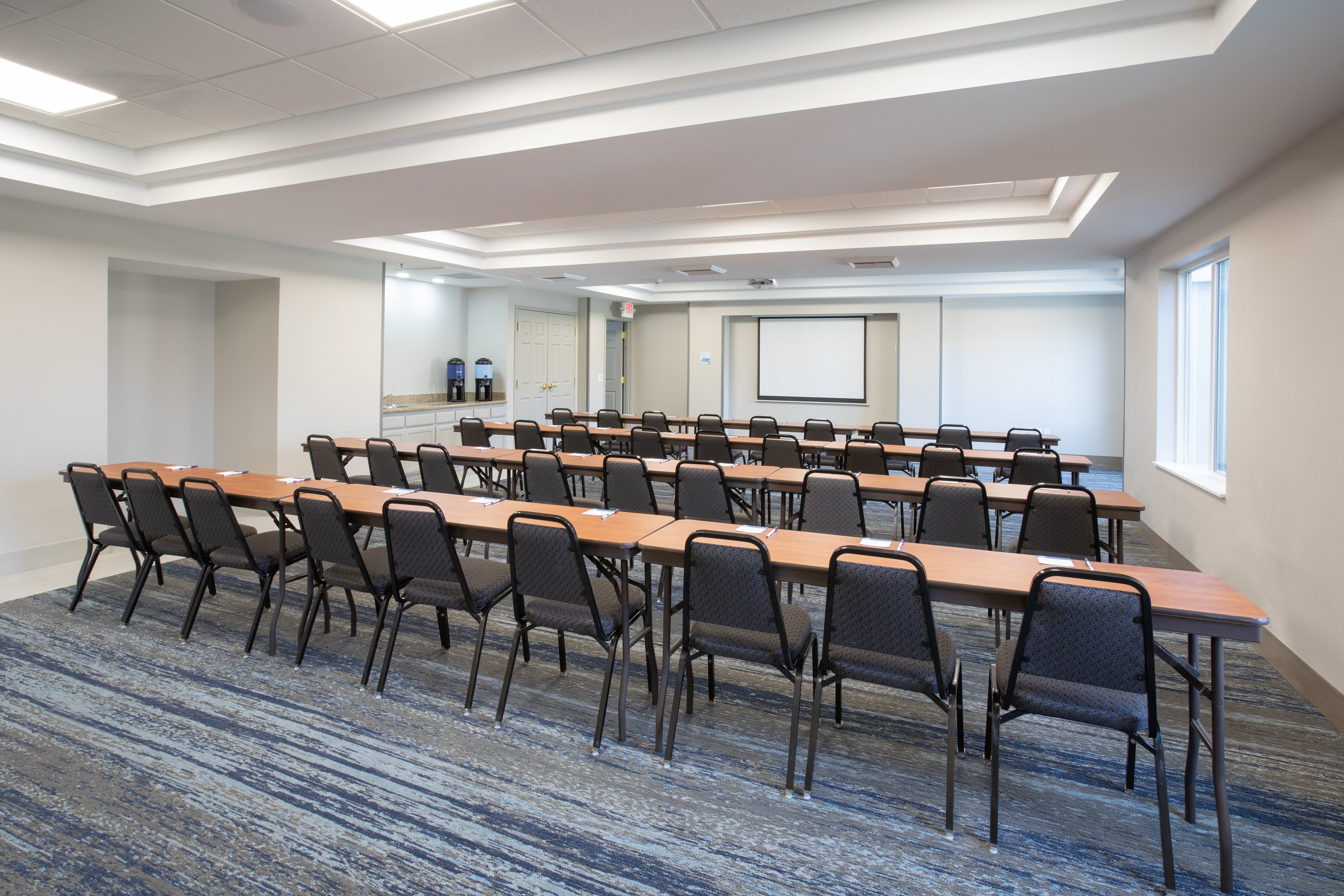 HOLIDAY INN EXPRESS YREKA - SHASTA AREA 48/52