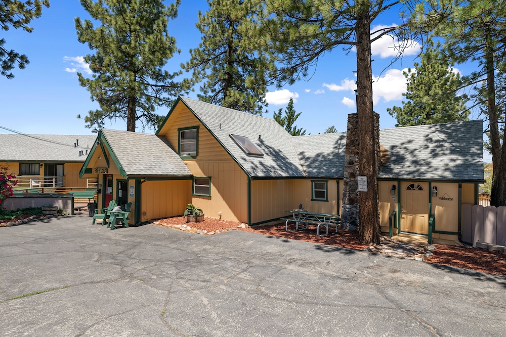 Big Bear Lakefront Lodge 41/50
