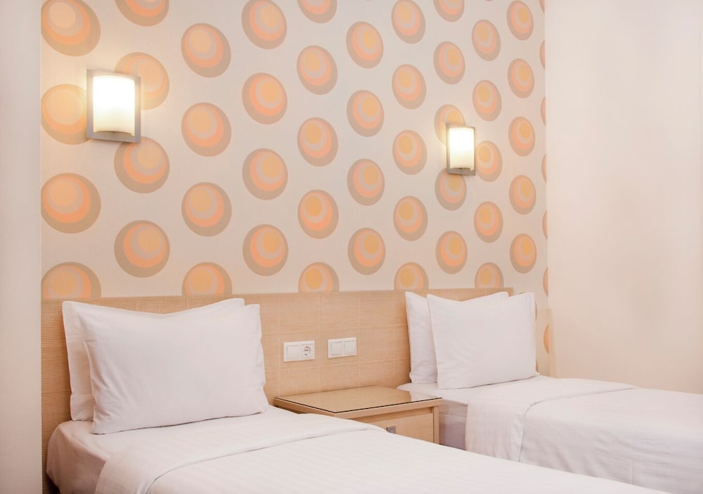 ECONOMY, DOUBLE OR TWIN BED