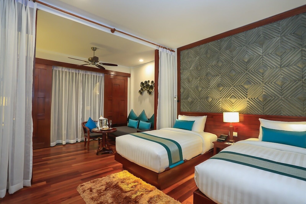 THE PRIVILEGE FLOOR BY LOTUS BLANC 9/40
