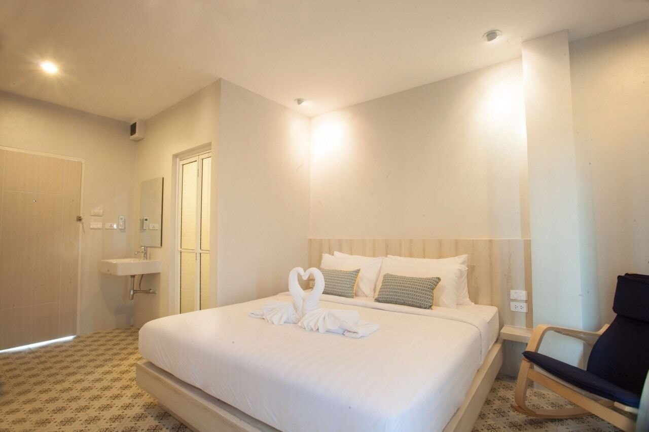 ROOM, DOUBLE BED