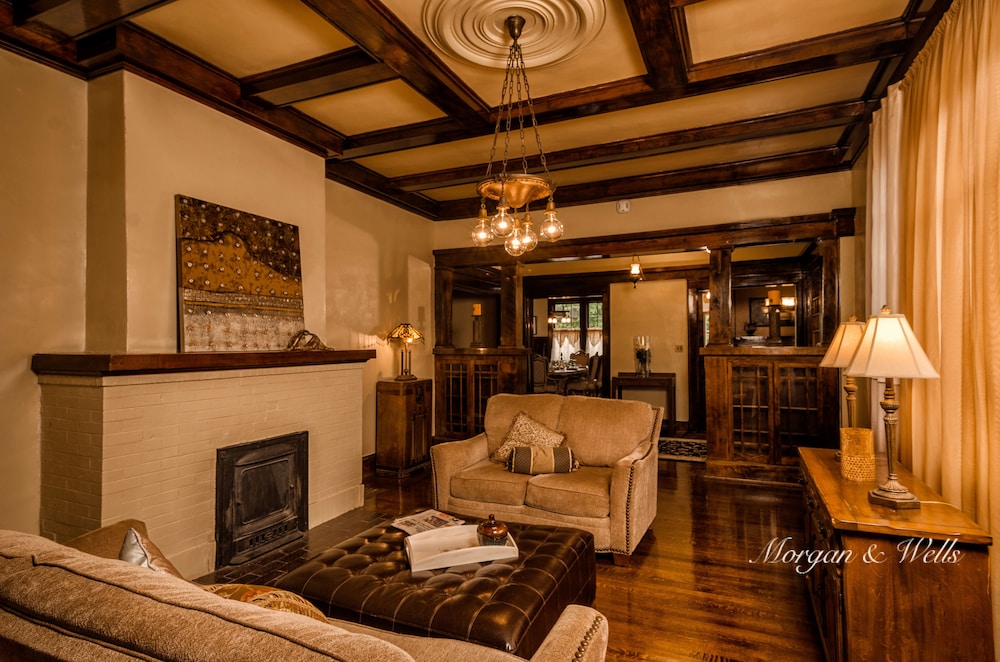 Morgan and Wells B&amp;B 17/24