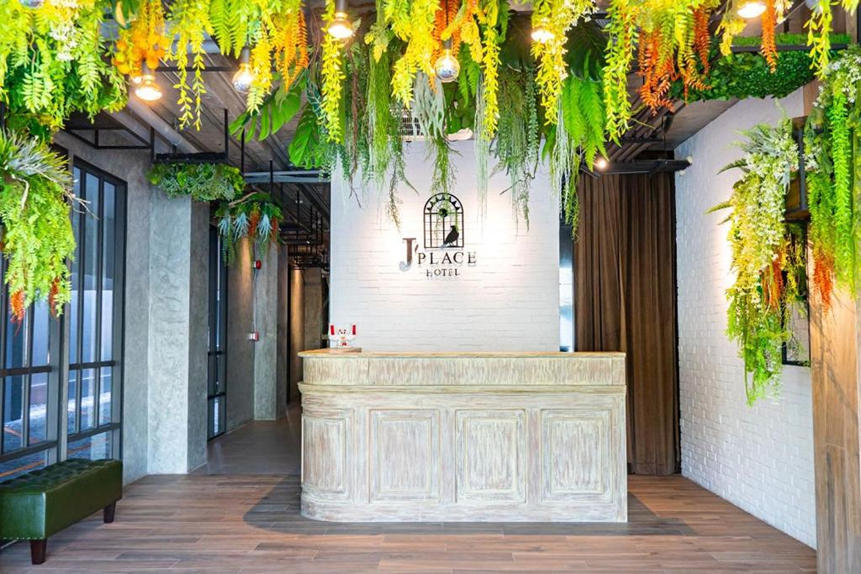 J Place Hotel by ZUZU 9/50