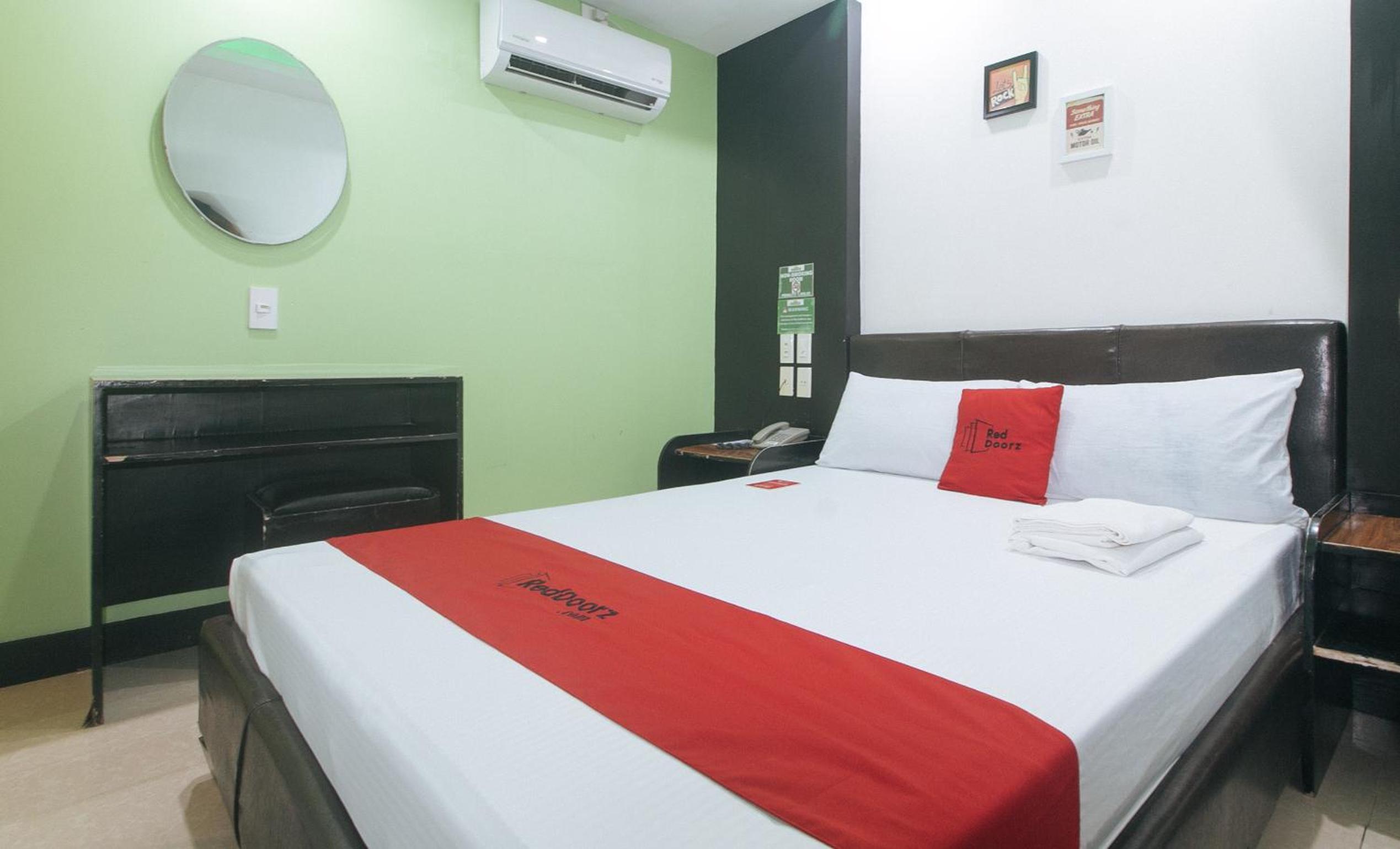 OYO 717 Ranchotel Bayanan 22/50