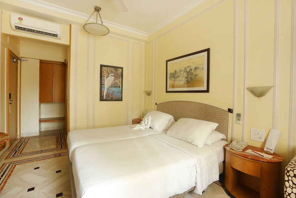 Regency Hotel 10/53
