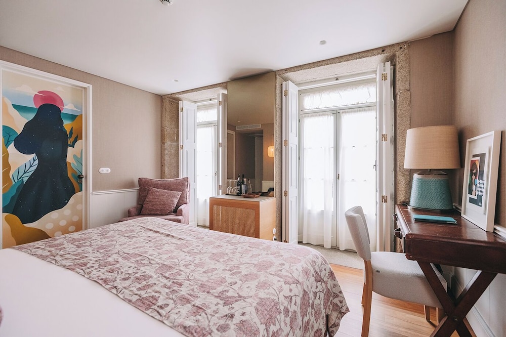 DELUXE, DOUBLE OR TWIN BED, RIVER VIEW, BALCONY