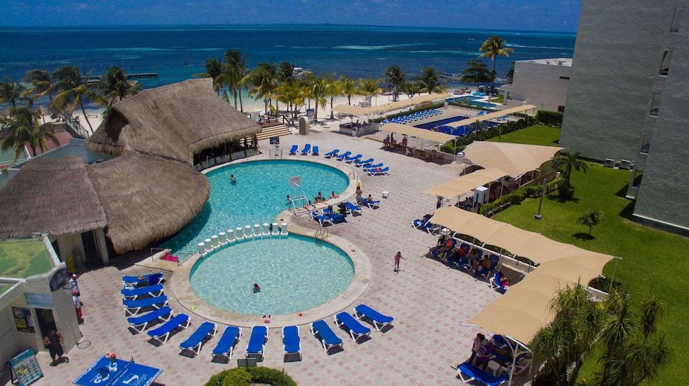 Aquamarina Beach Hotel Cancun 57/63