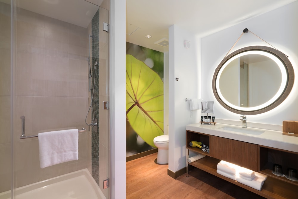 HYATT CENTRIC WAIKIKI BEACH 68/69