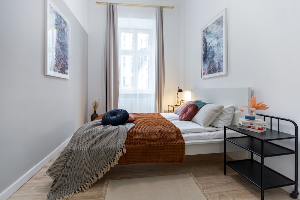 FriendHouse Apartments 23/50