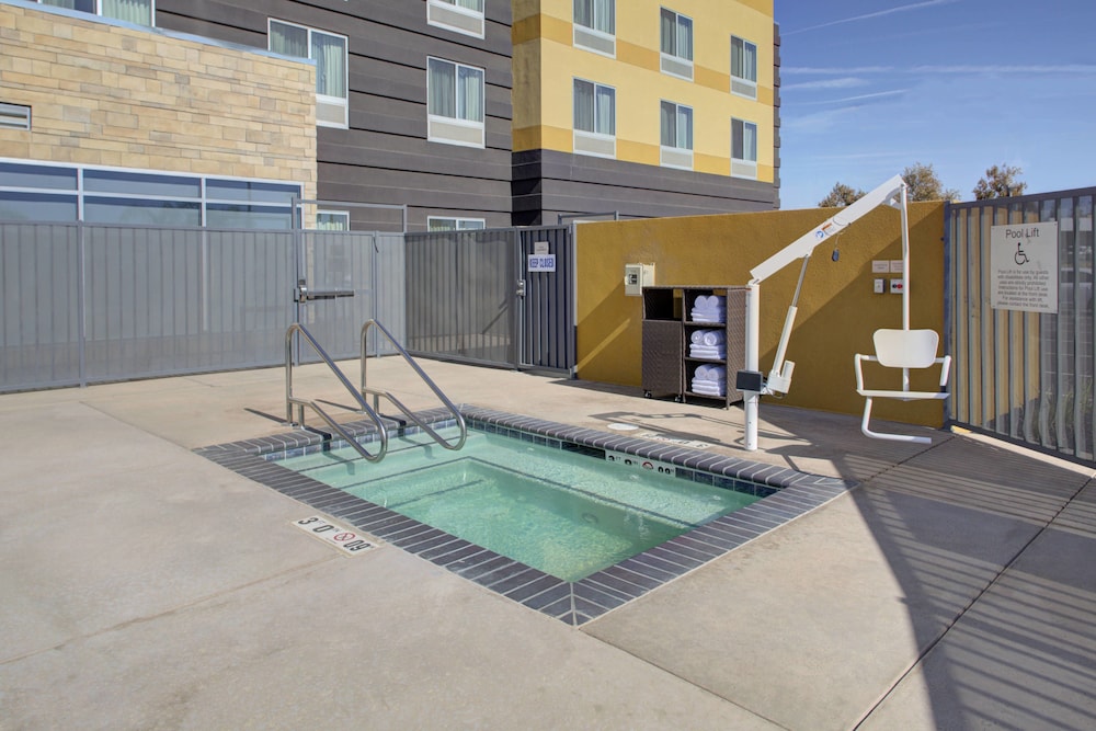 Fairfield Inn And Suites By Marriott Bakersfield North Airport in BAKERSFIELD - CA