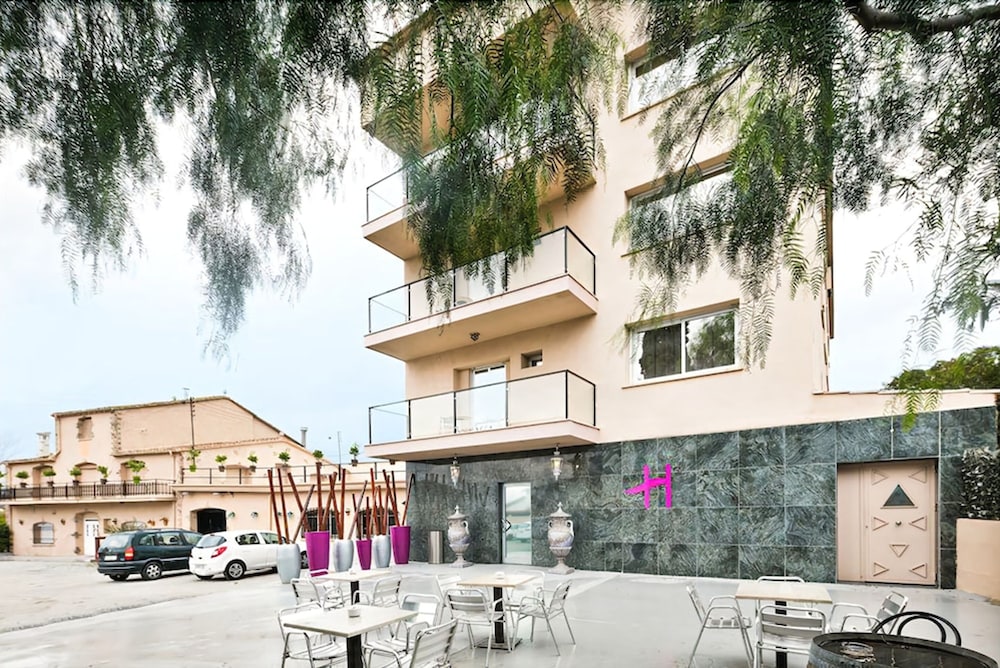 H Hotel 4/65
