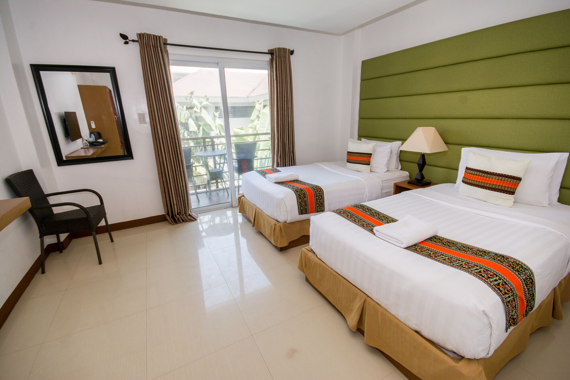 DELUXE, DOUBLE BED