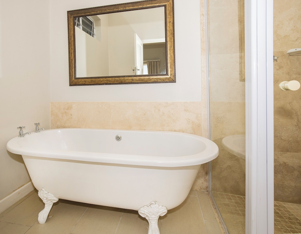The Grosvenor Guest House 50/50