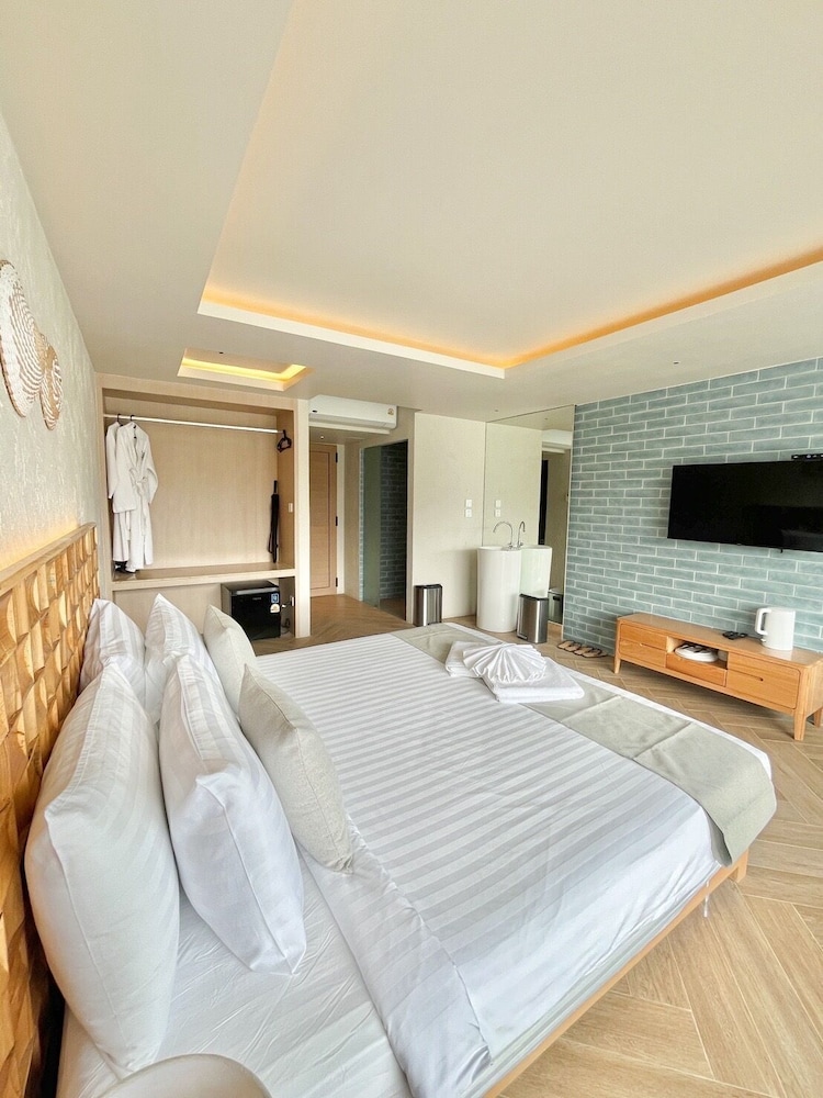 COMFORT, SEA VIEW