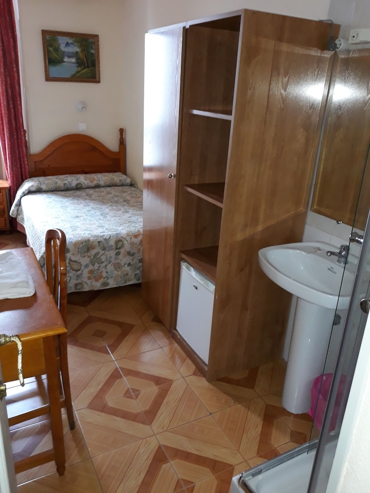 Hostal Fuentesol 15/28