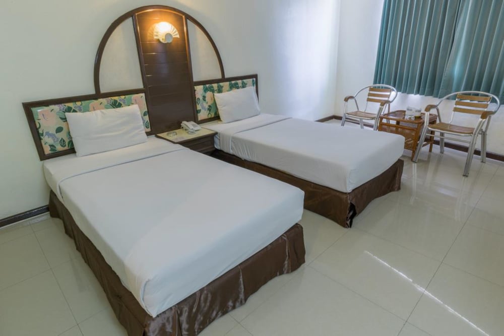 Lake Inn Hotel 15/55