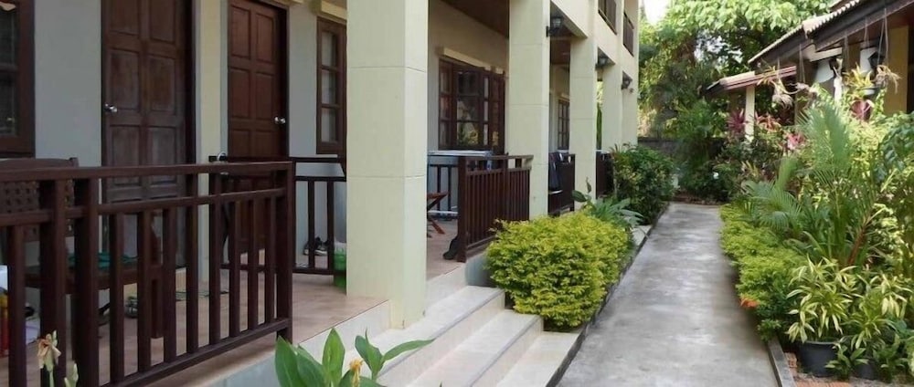 Buathong Place 33/35