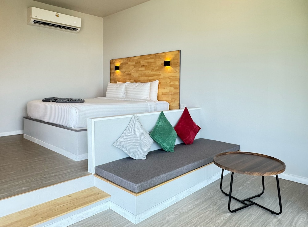 Hip Seaview Resort At Phi Phi 7/50