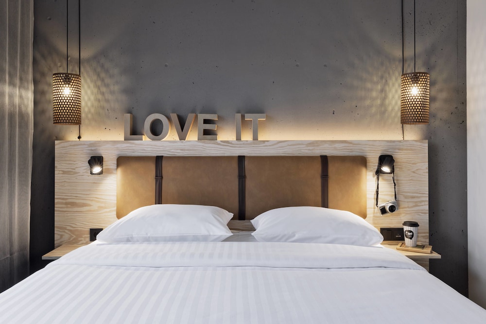 MOXY DUESSELDORF SOUTH 13/52