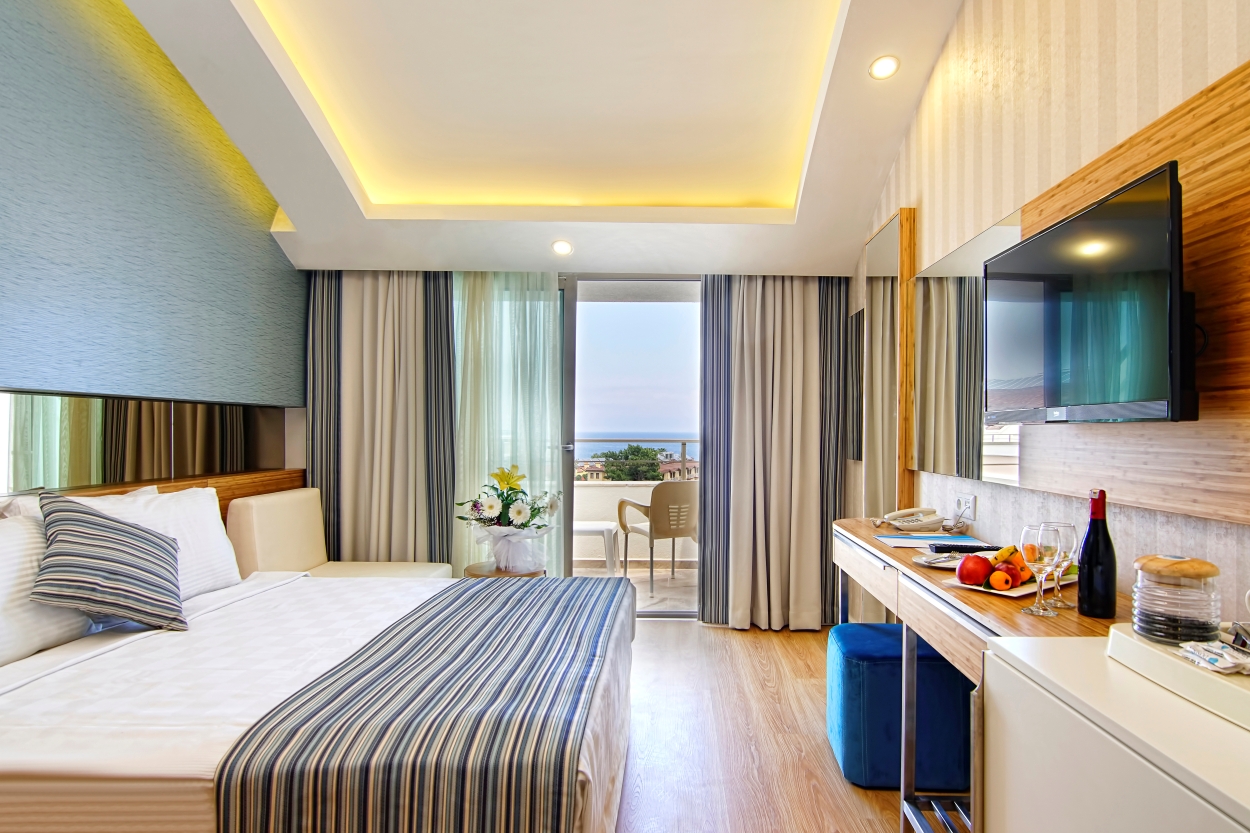 Room, Double Bed, Lateral Side Sea View